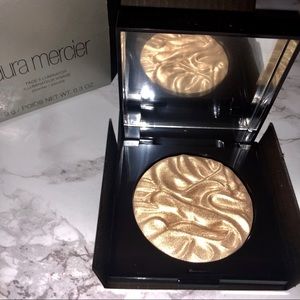 Laura Mercier Illuminator